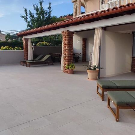 Apartments Tinjarosa Mundanije Exterior photo