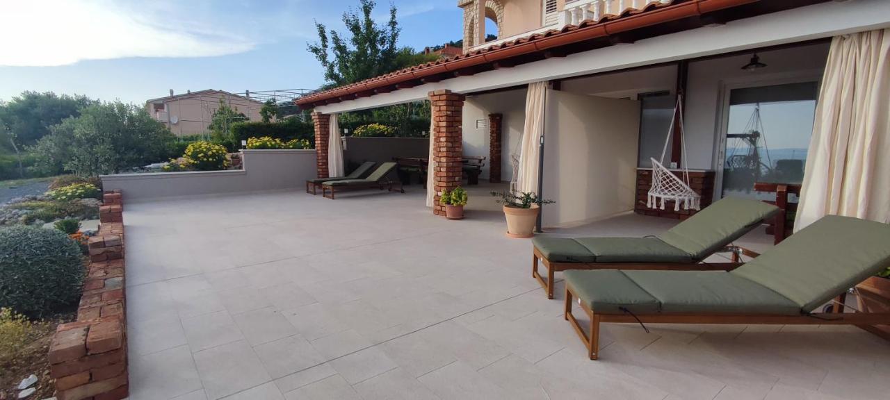 Apartments Tinjarosa Mundanije Exterior photo